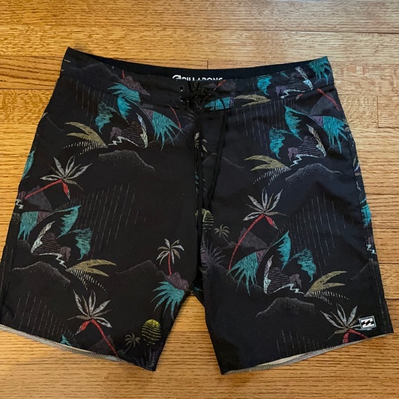 Men’s Billibong Board shorts. Size 34